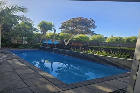 Photo of property in 9a Lupetti Rise, West Harbour, Auckland, 0618