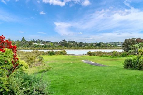 Photo of property in 9 Wharf Road, Te Atatu Peninsula, Auckland, 0610
