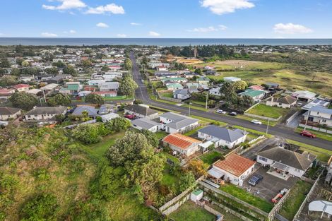 Photo of property in 90 Manuka Street, Castlecliff, Whanganui, 4501