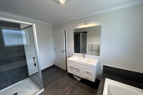 Photo of property in 2 Tutoko Place, Aotea, Porirua, 5024