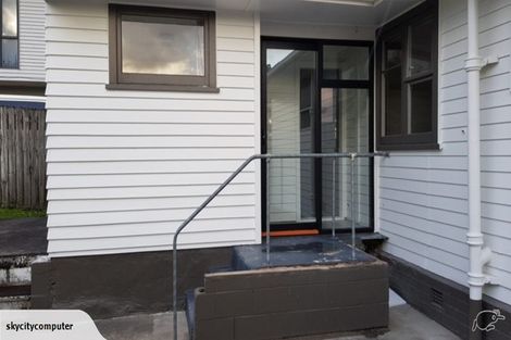 Photo of property in 15 Kotuku Street, Te Atatu Peninsula, Auckland, 0610