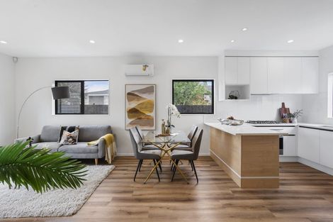 Photo of property in 21a Pipitea Place, Massey, Auckland, 0614