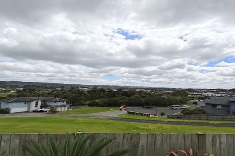 Photo of property in 48 Bur Oak Terrace, Schnapper Rock, Auckland, 0632