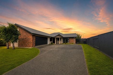 Photo of property in 8 Geneva Terrace, Kelvin Grove, Palmerston North, 4414