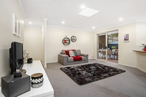 Photo of property in 55 Mt Lebanon Crescent, The Gardens, Auckland, 2105