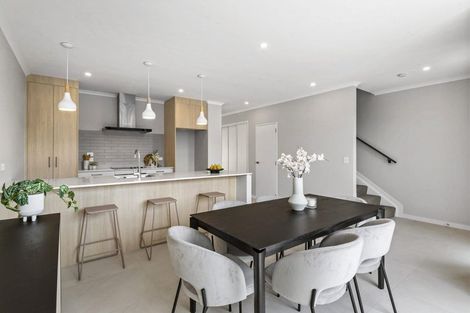 Photo of property in 32 Te Aniwaniwa Terrace, Albany, 0632
