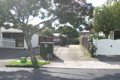 Photo of property in 51 Priestley Drive, Bucklands Beach, Auckland, 2014