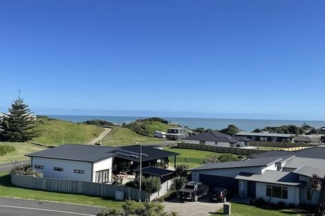 Photo of property in 16 Longbeach Drive, Castlecliff, Wanganui, 4501