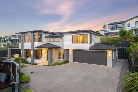 Photo of property in 62 Armstrong Farm Drive, East Tamaki Heights, Auckland, 2016
