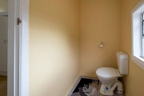 Photo of property in 9 Preston Street, Eltham, 4322