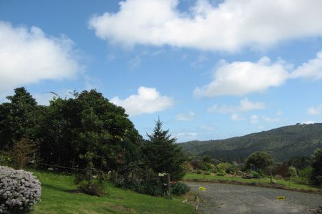 Photo of property in 15 Long Road, Waitakere, Henderson, 0781