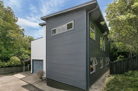 Photo of property in 150a Glenfield Road, Birkenhead, Auckland, 0626