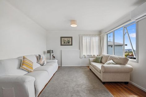 Photo of property in 15 Moffat Road, Red Beach, 0932