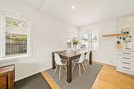 Photo of property in 4 London Street, Te Atatu Peninsula, Auckland, 0610