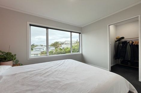 Photo of property in 98 Glanmire Road, Newlands, Wellington, 6037