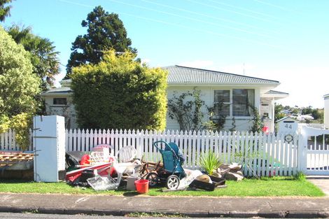 Photo of property in 44 Cobham Crescent, Kelston, Auckland, 0602