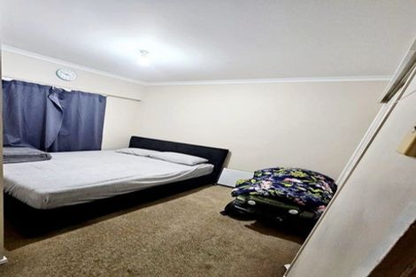 Photo of property in 2/940 East Coast Road, Northcross, Auckland, 0630