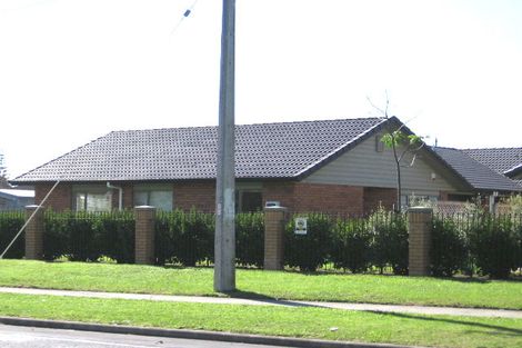 Photo of property in 72 Beach Road, Te Atatu Peninsula, Auckland, 0610