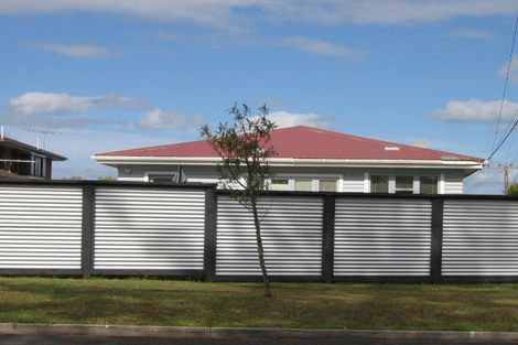 Photo of property in 1/60 Kowhai Road, Campbells Bay, Auckland, 0630