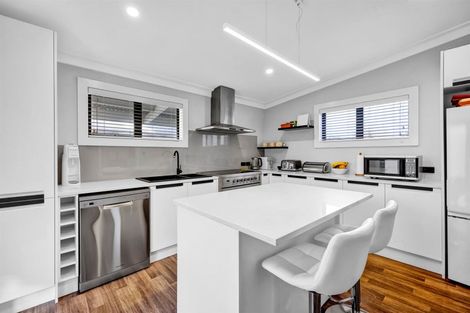 Photo of property in 42 Collins Street, Hawera, 4610