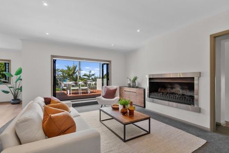 Photo of property in 4 Glenoaks Rise, Mellons Bay, Auckland, 2014