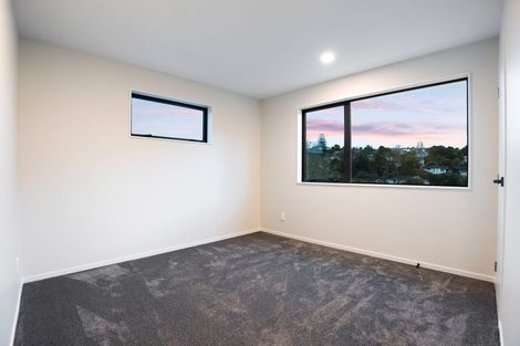 Photo of property in 5a Topliss Drive, Northcross, Auckland, 0632