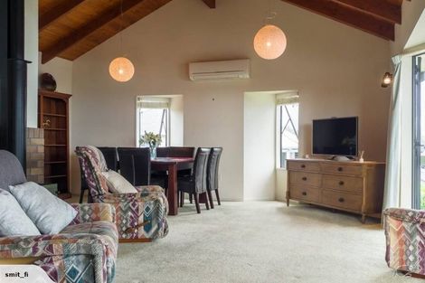 Photo of property in 1 Mallinder Place, Oakura, 4314