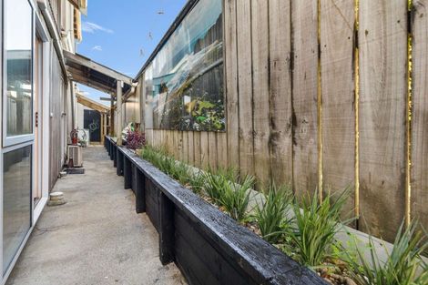 Photo of property in 46a Farquhar Road, Glendene, Auckland, 0602