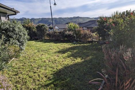 Photo of property in 117 Queen Charlotte Drive, Aotea, Porirua, 5024