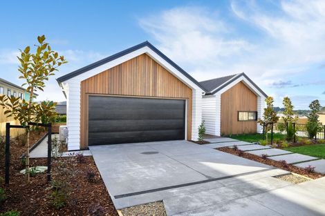 Photo of property in 38 Vinistra Road, Kumeu, 0810