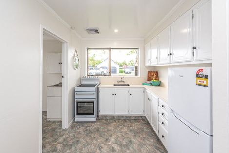 Photo of property in 2 Parkes Avenue, Saint Johns Hill, Whanganui, 4501