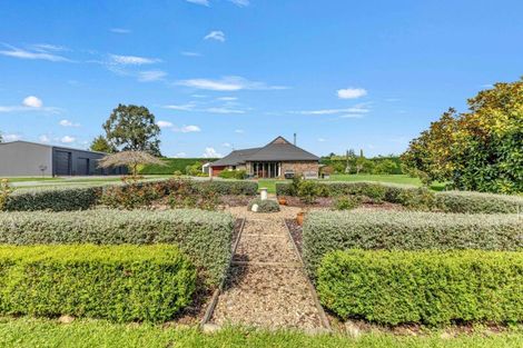 Photo of property in 27 Pohutukawa Drive, Levin, 5571