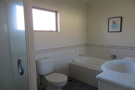 Photo of property in 15 Oakway Drive, Schnapper Rock, Auckland, 0632