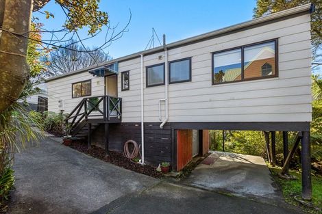 Photo of property in 3/39 Fairmount Road, Titirangi, Auckland, 0604