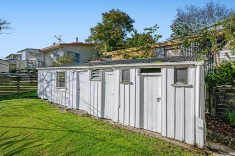 Photo of property in 22 Garfield Road, Helensville, 0800