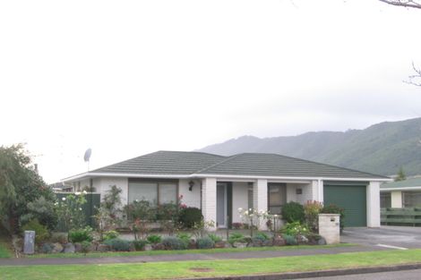 Photo of property in 1/50 Rewarewa Crescent, Waikanae, 5036