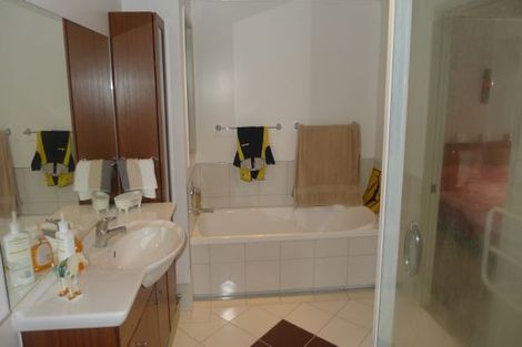 Photo of property in 275u2 Karaka Bay Road, Karaka Bays, Wellington, 6022