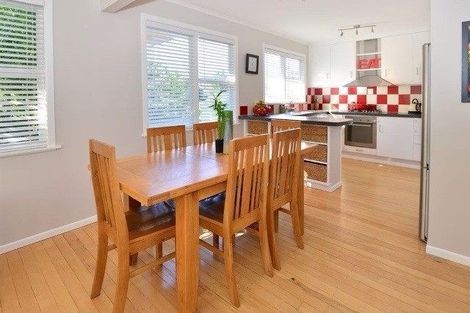 Photo of property in 17 Springtime Crescent, Stanmore Bay, Whangaparaoa, 0932