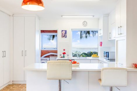 Photo of property in 98 Scenic Drive, Titirangi, Auckland, 0604