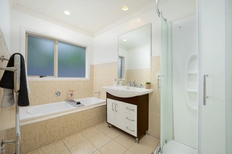 Photo of property in 24 Sapperton Drive, Henderson, Auckland, 0612