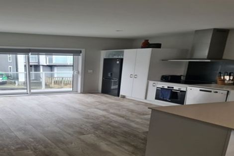 Photo of property in 16 Kopua Place, Whitby, Porirua, 5024