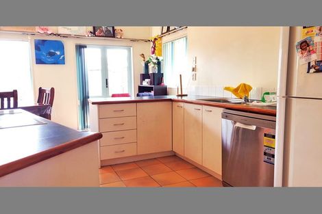 Photo of property in 1 Gala Place, Henderson, Auckland, 0612