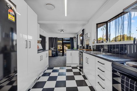 Photo of property in 12 Waratah Street, Avondale, Christchurch, 8061