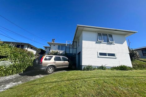 Photo of property in 22 Kenmore Street, Newlands, Wellington, 6037