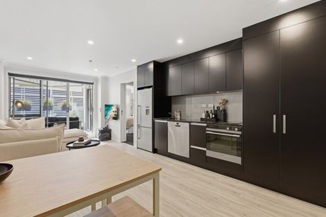 Photo of property in 2/19 Victoria Road, Mount Maunganui, 3116