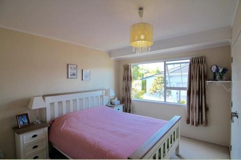 Photo of property in 1/10 Centorian Drive, Windsor Park, Auckland, 0632
