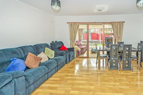 Photo of property in 1/158 Gossamer Drive, Pakuranga Heights, Auckland, 2010