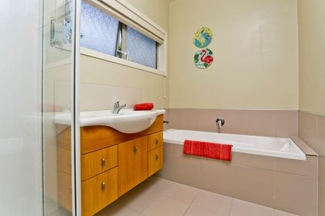Photo of property in 26 Mcbreen Avenue, Northcote, Auckland, 0627