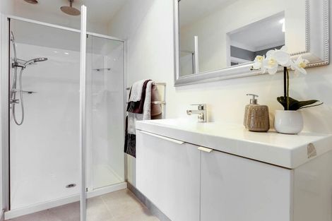 Photo of property in 28 Harbour View Road, Te Atatu Peninsula, Auckland, 0610