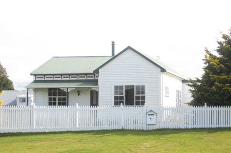 Photo of property in 43 Oberon Street, Stratford, 4332